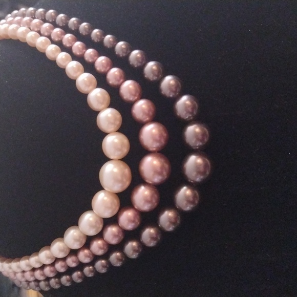 Faux pearl necklace - Picture 1 of 6